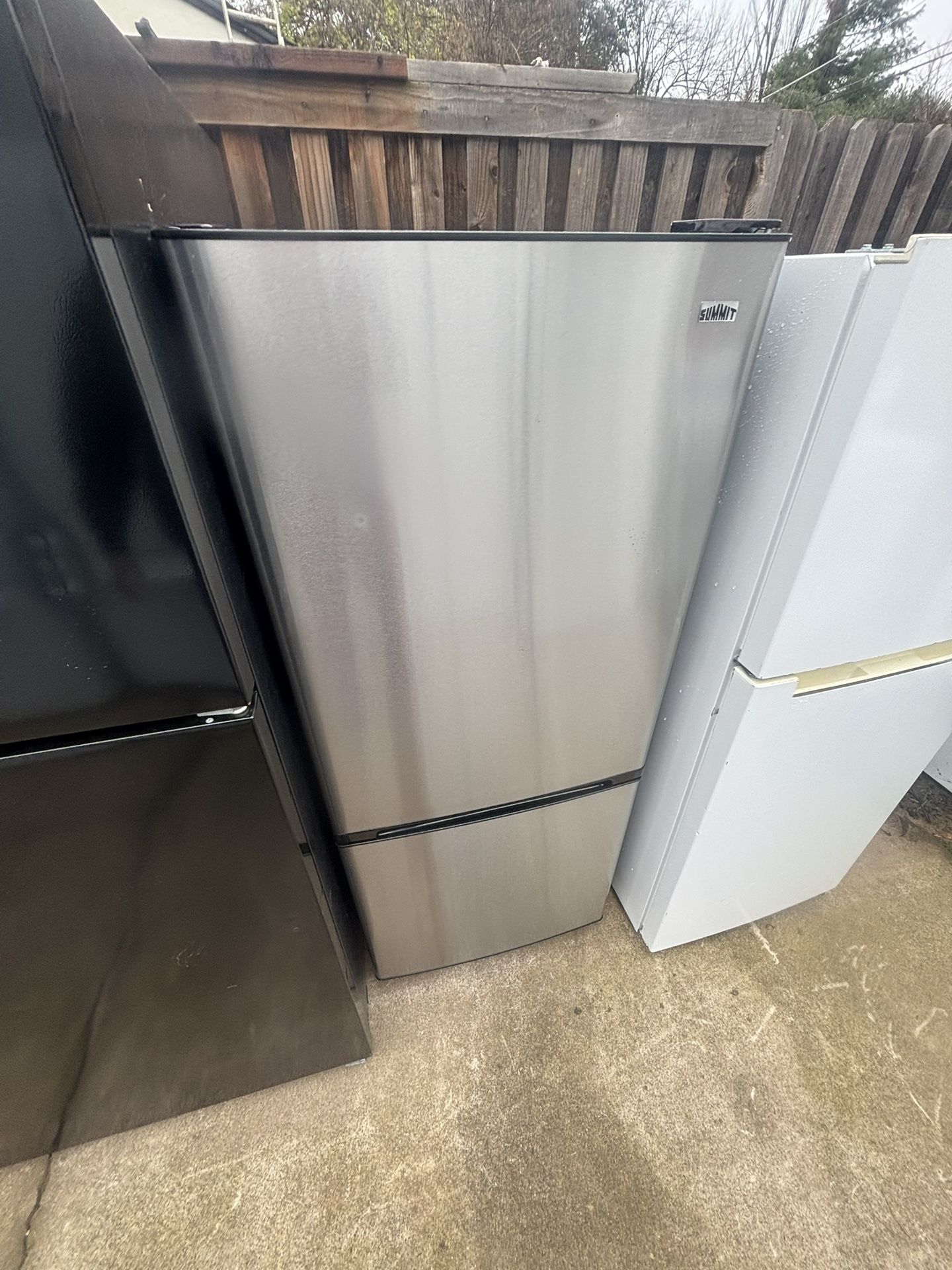 59 Inch Tall 25 Inch Wide 24 Inch Deep Bottom Freezer Stainless Steel Refrigerator Will Deliver And Install