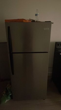 BRAND NEW FRIGIDAIRE. Frigidaire FRIDGE AND FREEZER CHROME 80$ obo