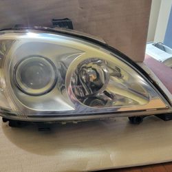 02-05 Mercedes ML- Class  Headlight Right