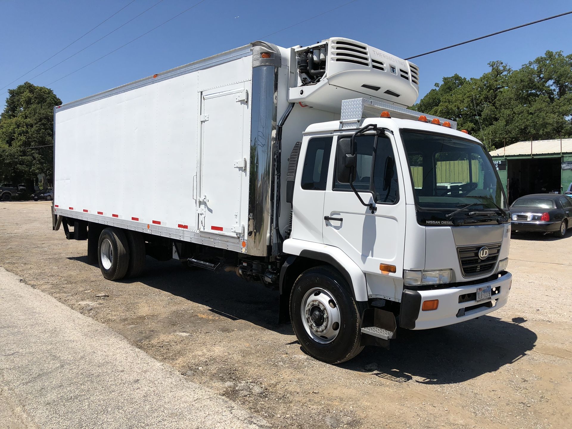 Nissan box truck