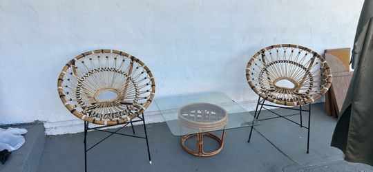 Chairs table