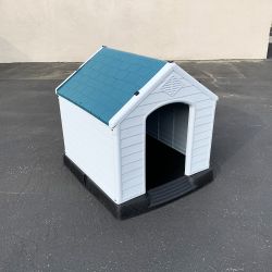New in box $70 Medium Size Dog House Waterproof Plastic Indoor Outdoor Shelter Cage Kennel 30x30x32 inches
