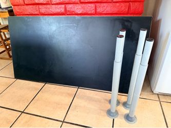Table with 4 legs