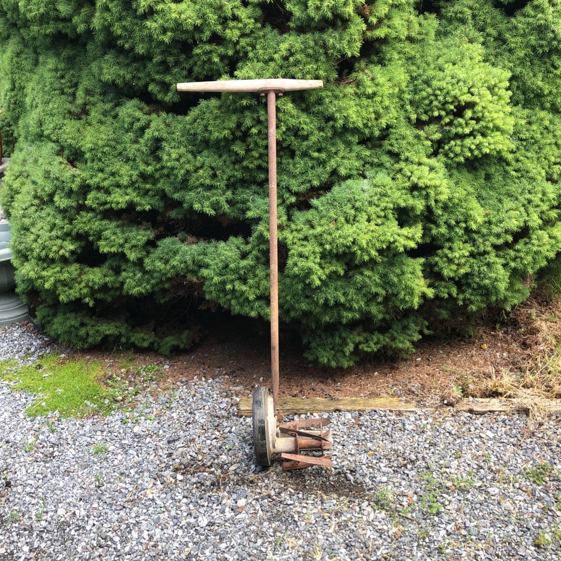 Vintage Craftsman Yard-Man Manual Edger