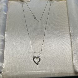 10k whitw gold diamond  heart 