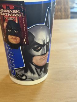 ✨ Calling all Batman & 90s nostalgia fans!  Check out this mint 1997 Taco Bell “Unmask the Bat” plastic cup – game piece still intact! 🍔🥤