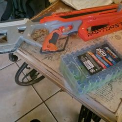 Nerf Raptor Strika  Tommy-Gun Comes With 200 Shot Darts.