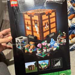 LEGO Minecraft The Crafting Table, Collectible Video Game 