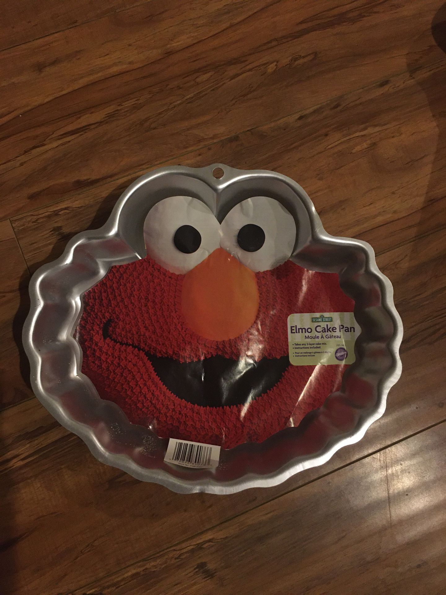 Elmo cake pan with instructions
