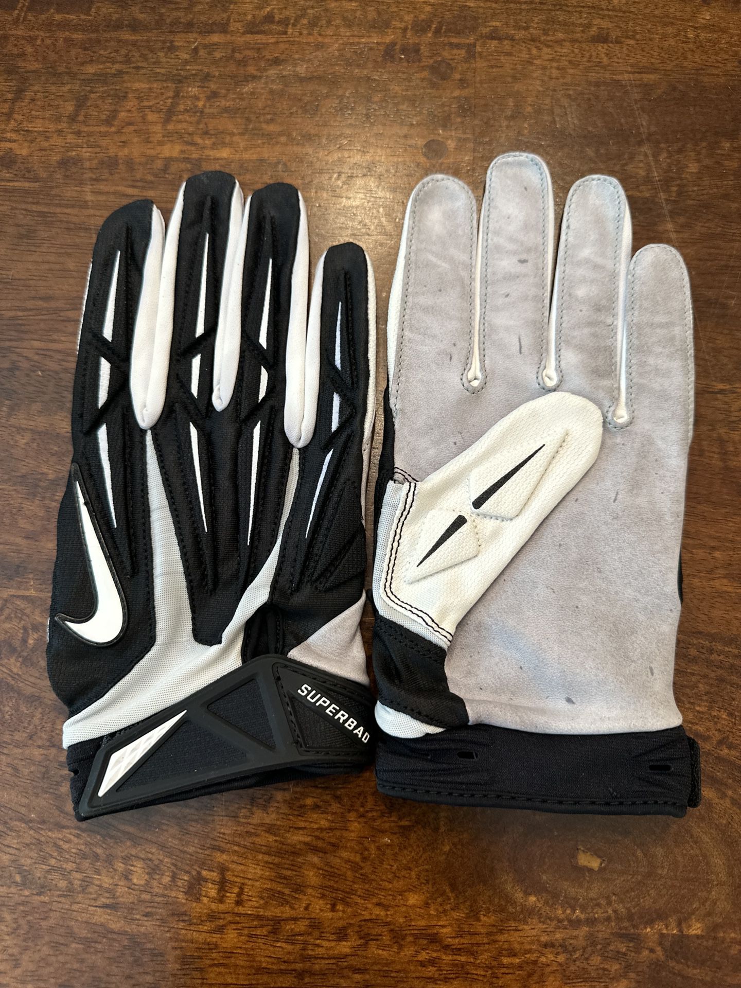 Nike Football Gloves for Sale in Cranston, RI - OfferUp