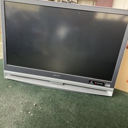 SONY 42” WEGA HD DIGITAL TV & REMOTE