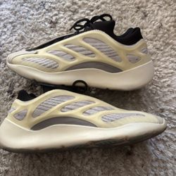 YEEZY 700 V3 "Azael" Men Size 11 