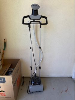 Clothing steamer