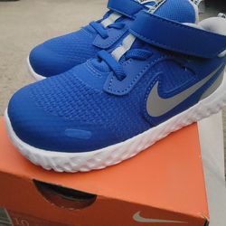 Kids Nike Revolution 5