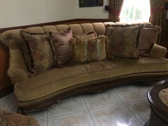 Mint condition sofa set with coffee table