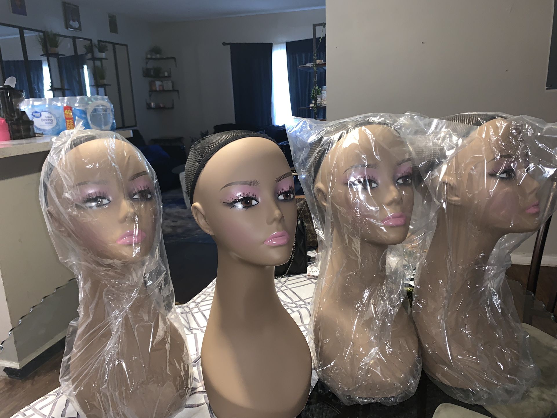 4 Mannequin Heads