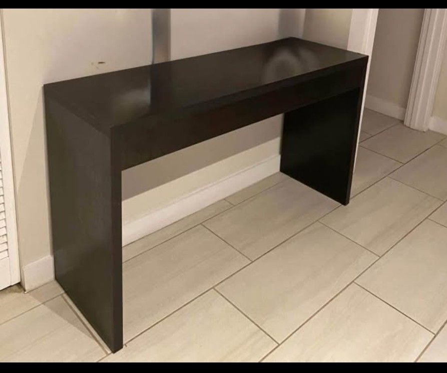 Entrance Table