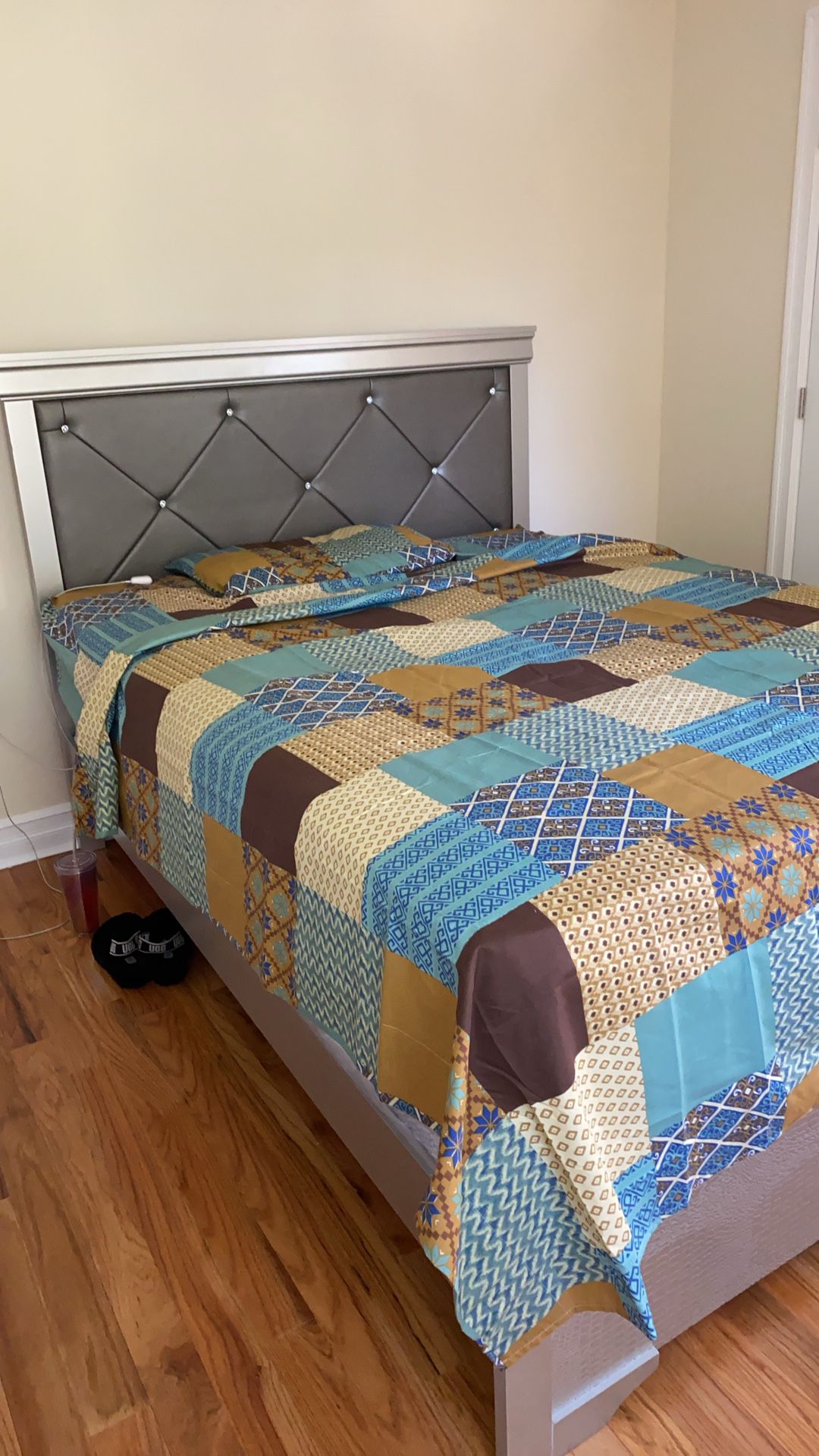 Queen size mattress and box spring for sale! The bed frame is not for sale