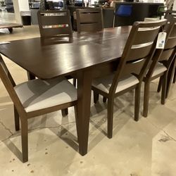 New Dining Set With 6 Chairs Brown color