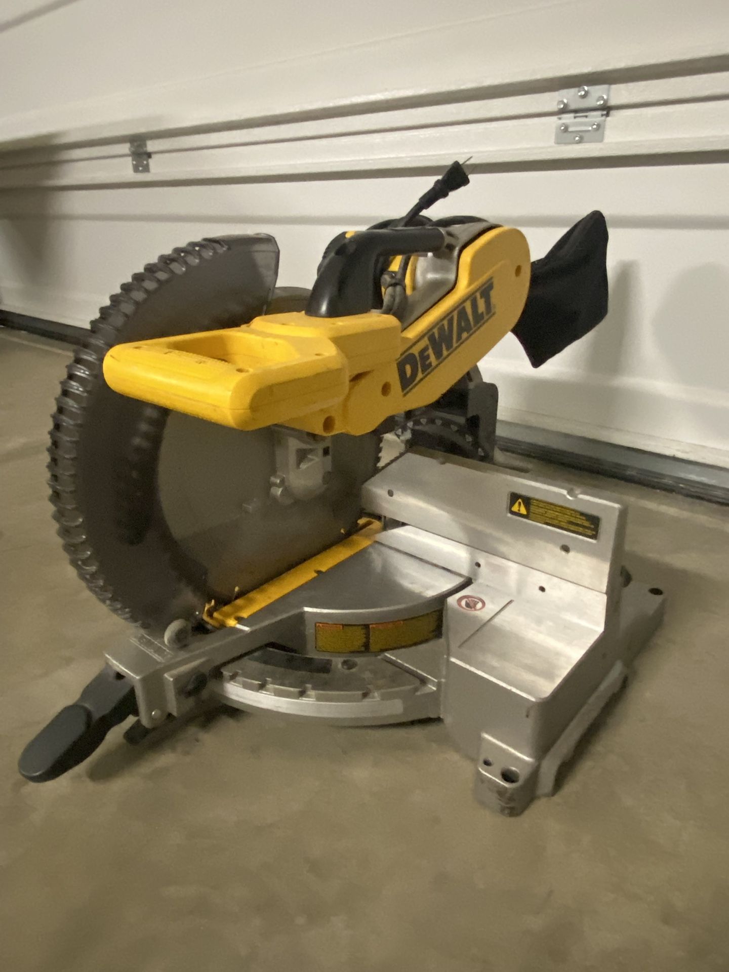 Dewalt DW716 12” Double-Bevel Compound Miter Saw – Good Condition