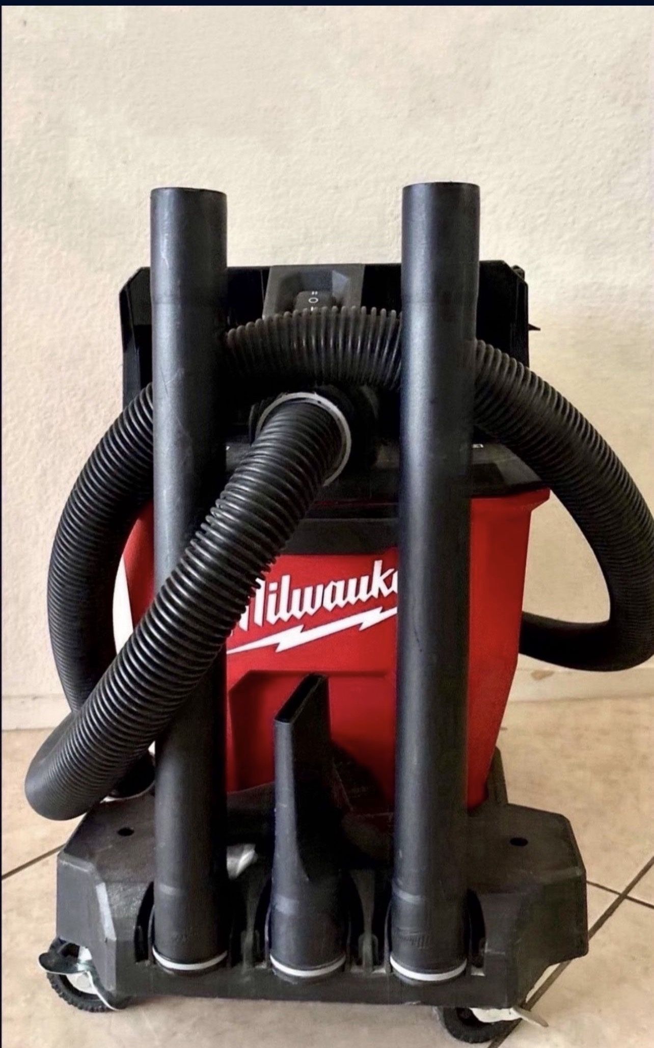 MILWAUKEE TOOL Wet/Dry Vacuum Kit, 9 gal, 4 1/4 hp Dual Battery Slots
