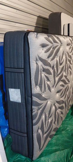 Queen posturepedic  mattress
