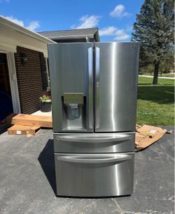 LG 30cu Ft 4 Door French Door Refrigerator