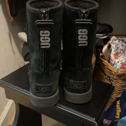 UGG Boots Black Short Suede Zip Down. NICE!