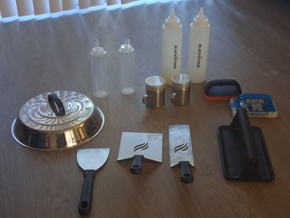 Blackstone Accessories / BBQ Equipment - Spatulas, Press, Cleaning Supplies