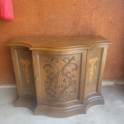 Magnavox Stereo Console with AM/FM radio & record player