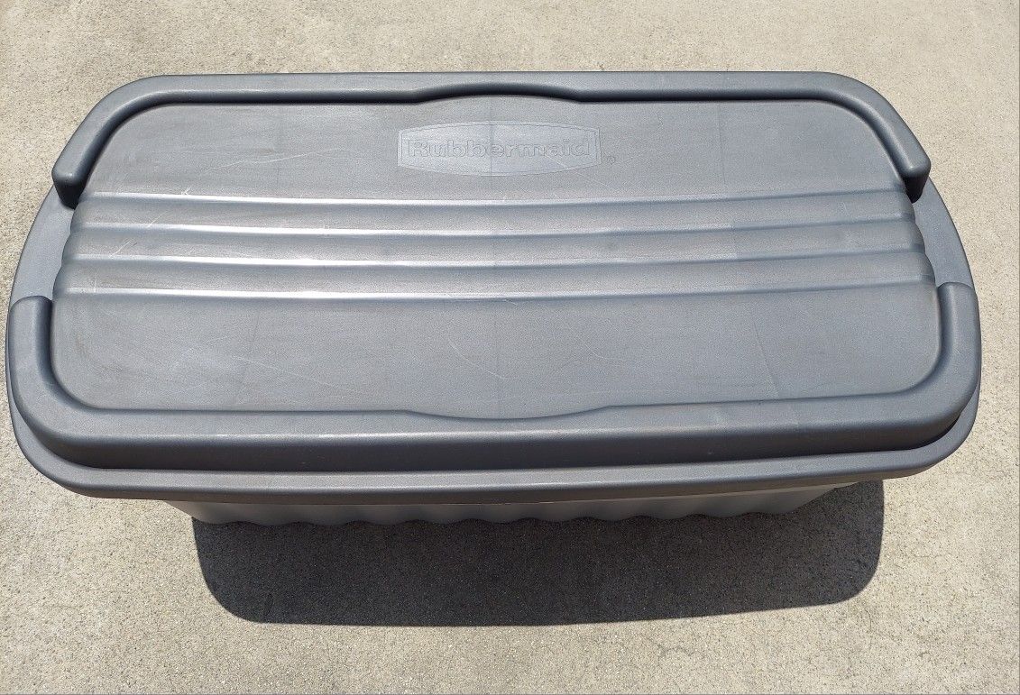 Rubbermaid Roughneck Jumbo 50 Gal. Storage Container