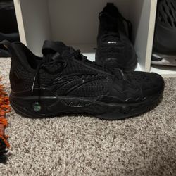 Kyrie Shockwave 5 Pro Size 11