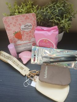 Lulu Dual Pouch Wristlet 