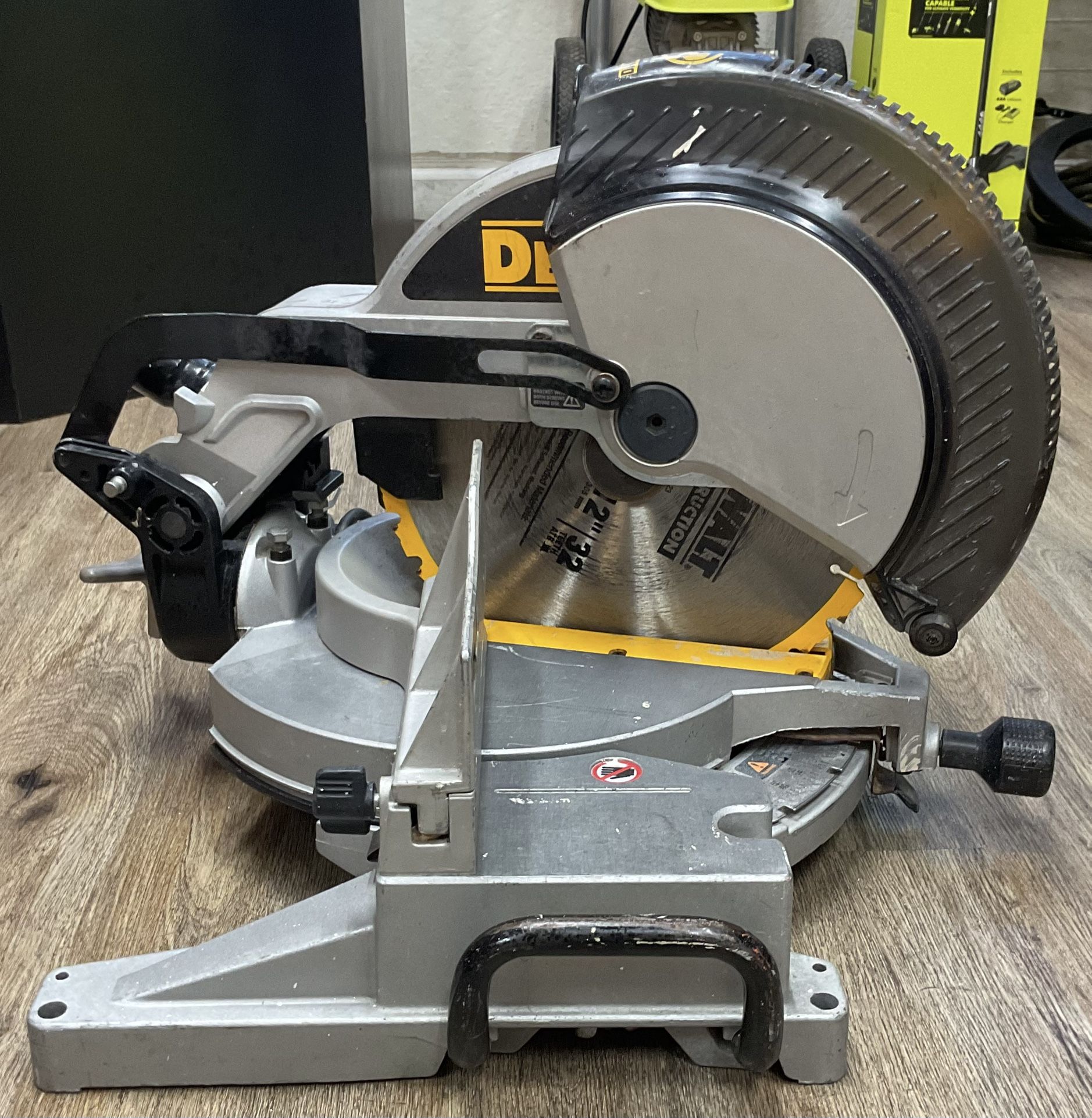 Dewalt Compound Miter Saw, 12 Inch DW705 RPM 15 AMP