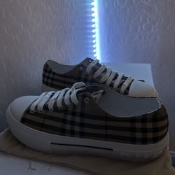 Burberry converse