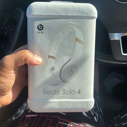 Beats Solo 4