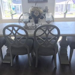 Dining Room Table 