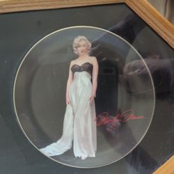 SATIN AND LACE  Plate Marilyn by Milton Greene Up Close and Personal Monroe