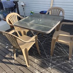 Nice folding patio table with 4 plastic patio chairs
