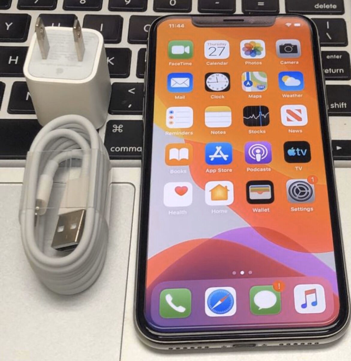 iPhone X 64GB Factory Unlocked-Silver