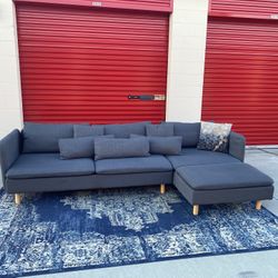FREE DELIVERY- Beautiful Sectional Couch