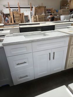 Beautiful white Bathroom Vanity 42" with marble Countertop