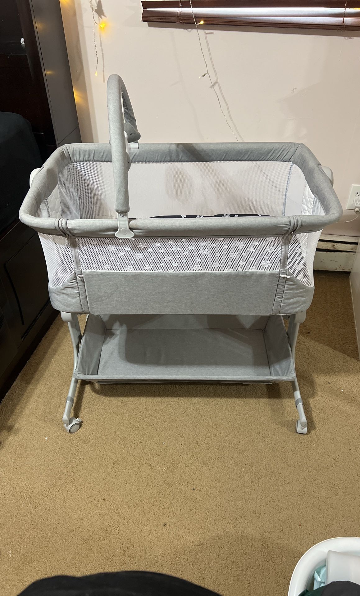 Bassinet with Bottom Storage And Movable