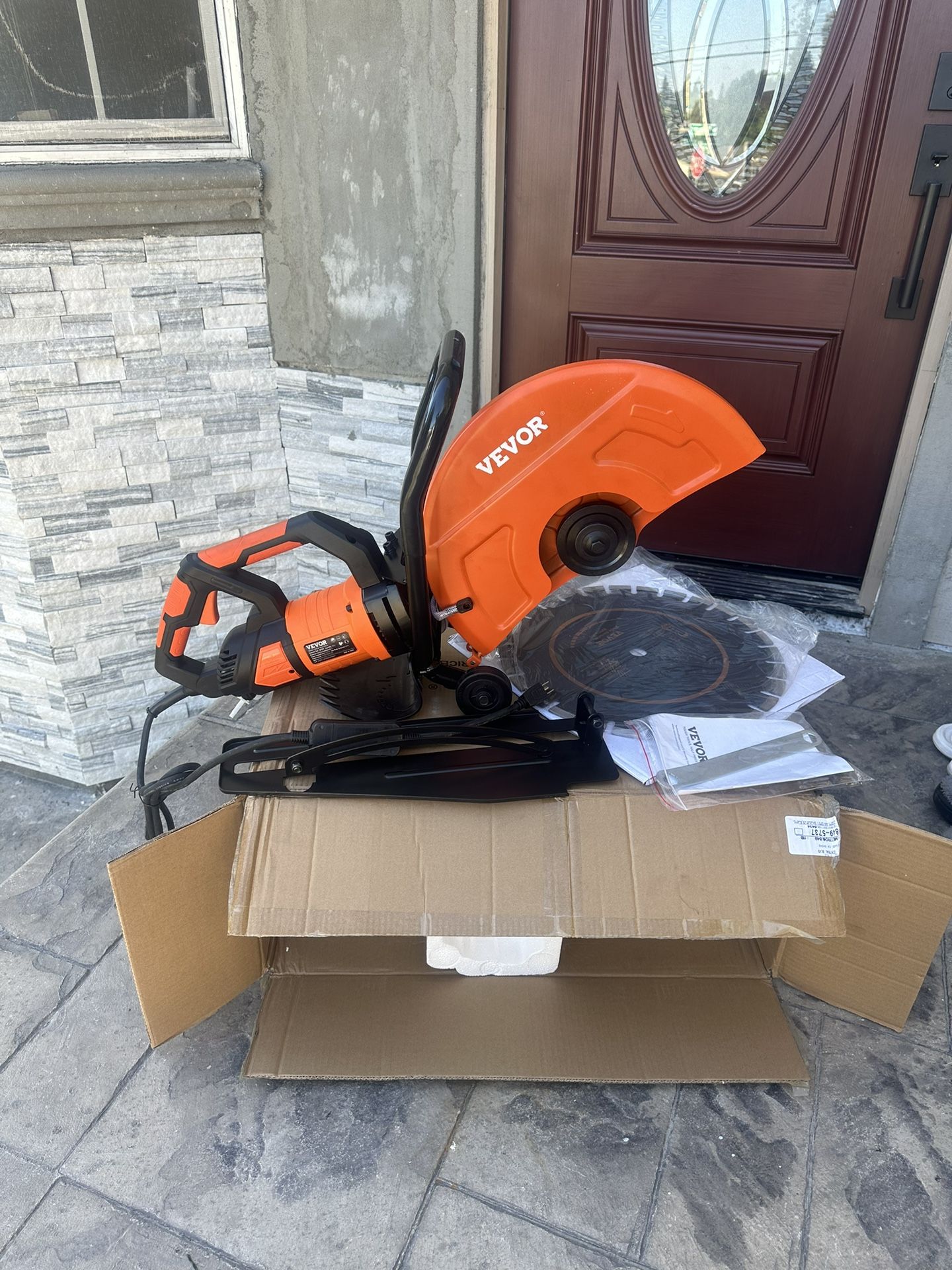 Concreat saw 16” electric brand new. 