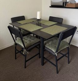 Dining set with four chairs
