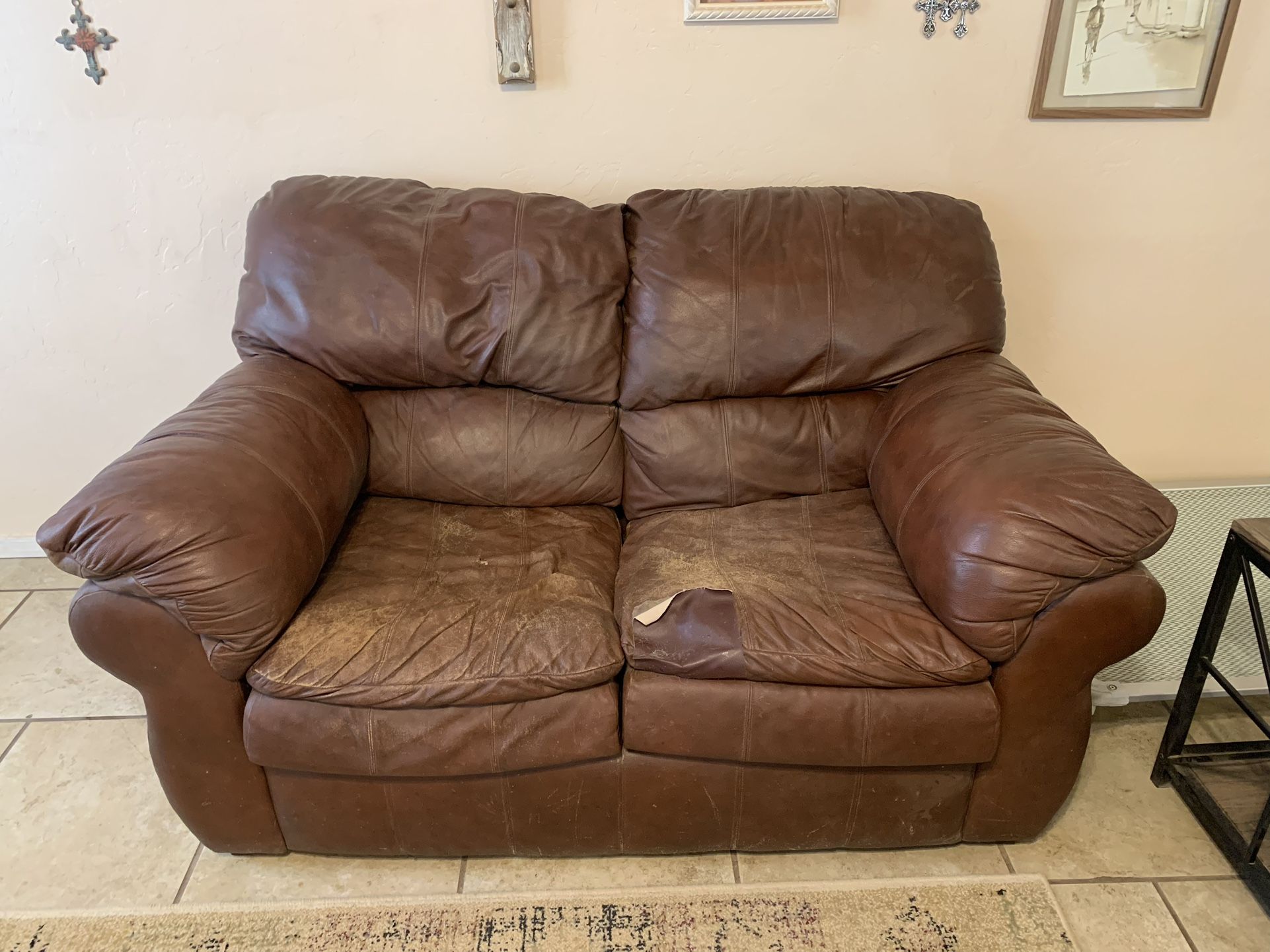 FREE LEATHER COUCH