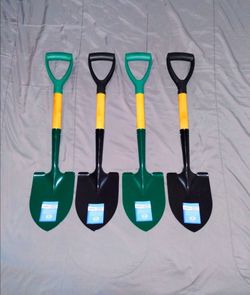 New 27 inch garden shovels 