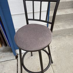 Chair  Metal (Swivel  Base)Like New 