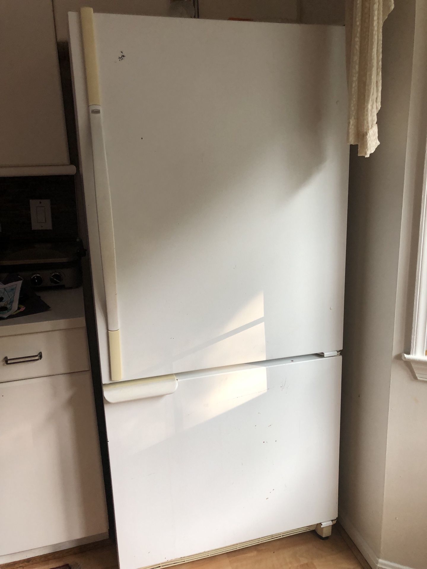 Amana Refrigerator freezer bottom in excellent condition