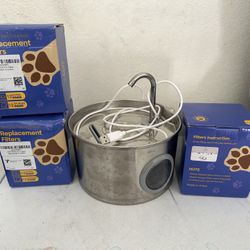 Wireless Pet Fountain with 3 boxes of 12 filters/12 sponges each 